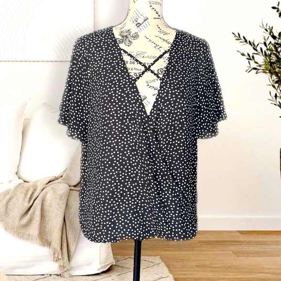 Ladies Black and White Polkadot blouse, Size Small, Crisscrossed detail on front - Picture 1 of 7